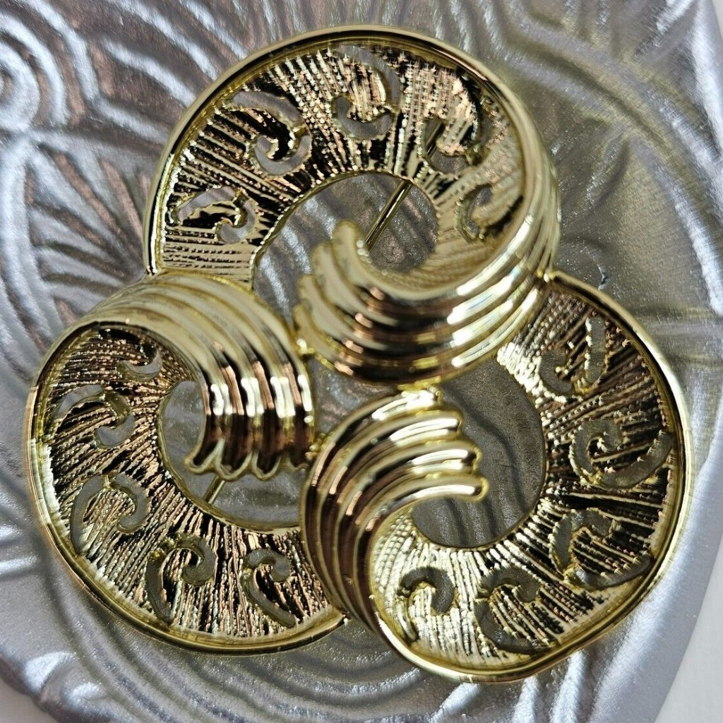 Ajc American Jewelry Company Swirl Design Gold Tone Brooch Pin Marked 18$